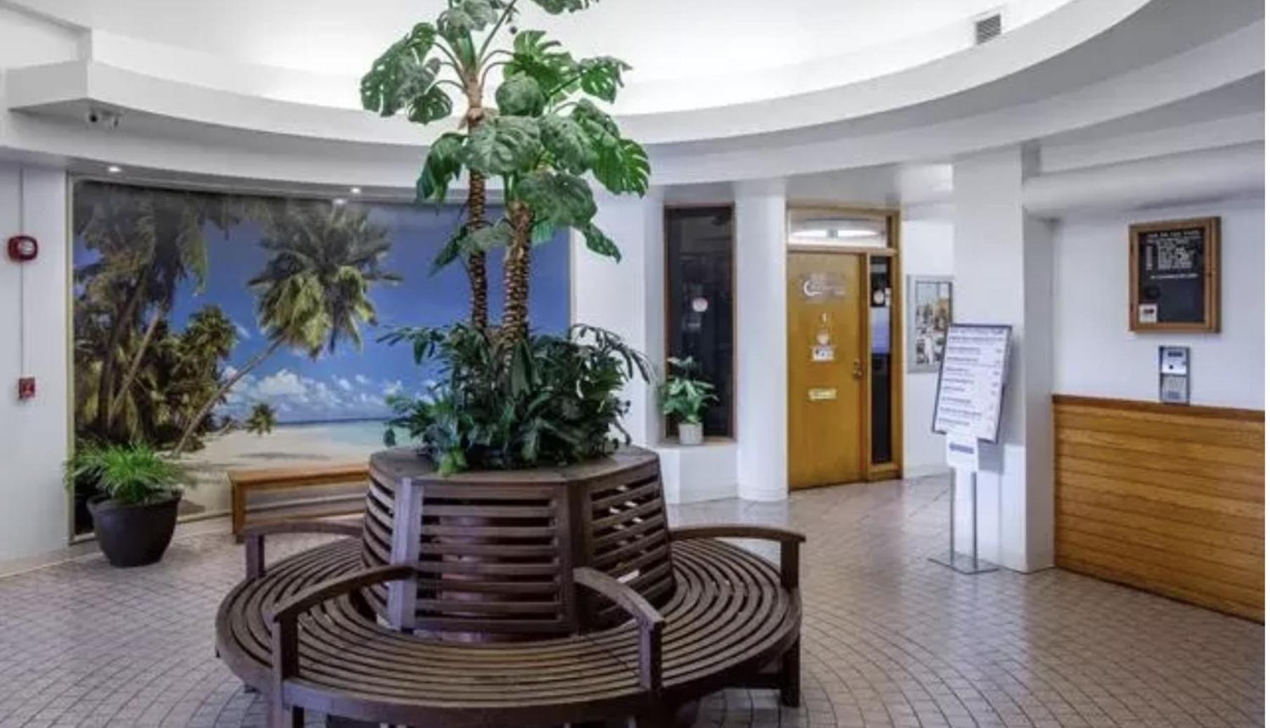 Gem Of Waikiki At Inn On The Park 호놀룰루 외부 사진