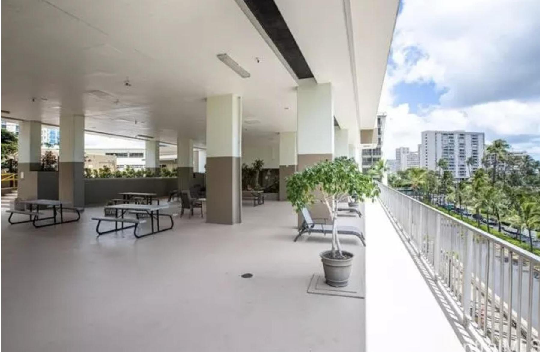 Gem Of Waikiki At Inn On The Park 호놀룰루 외부 사진