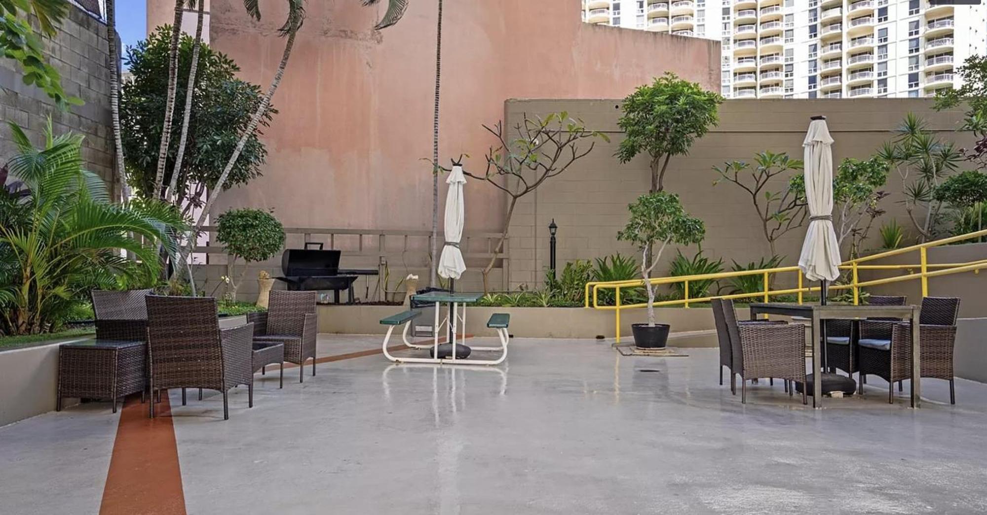 Gem Of Waikiki At Inn On The Park 호놀룰루 외부 사진