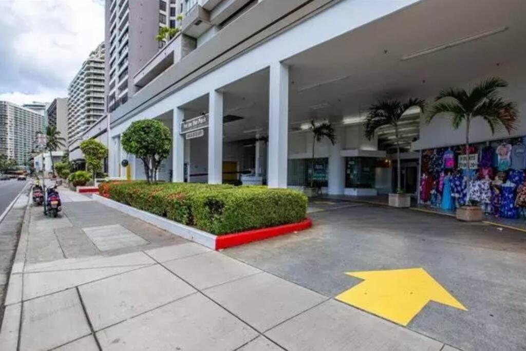Gem Of Waikiki At Inn On The Park 호놀룰루 외부 사진