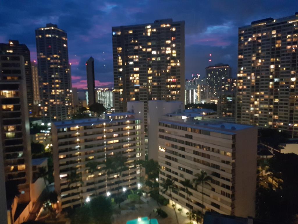 Gem Of Waikiki At Inn On The Park 호놀룰루 외부 사진