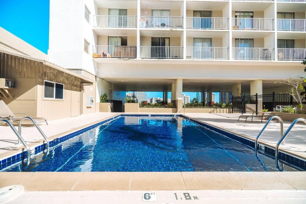Gem Of Waikiki At Inn On The Park 호놀룰루 외부 사진