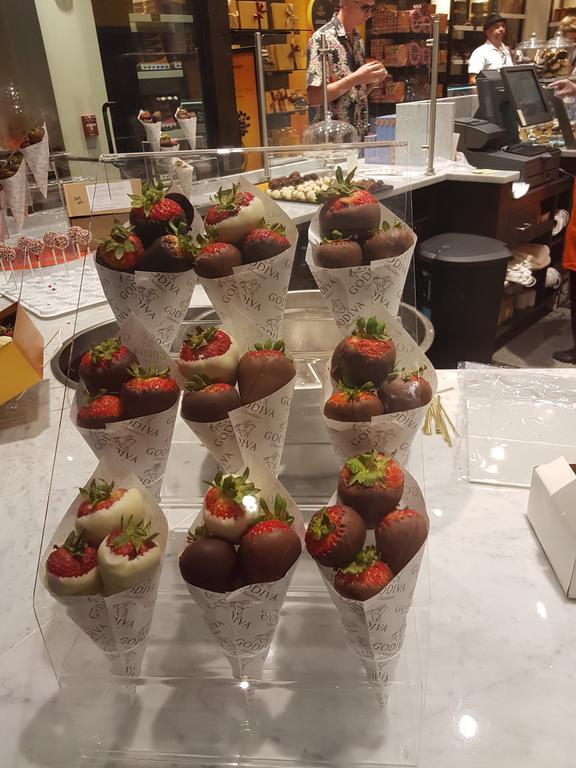 Gem Of Waikiki At Inn On The Park 호놀룰루 외부 사진