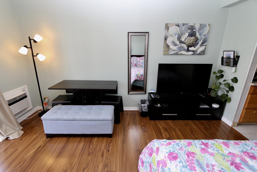 Gem Of Waikiki At Inn On The Park 호놀룰루 외부 사진